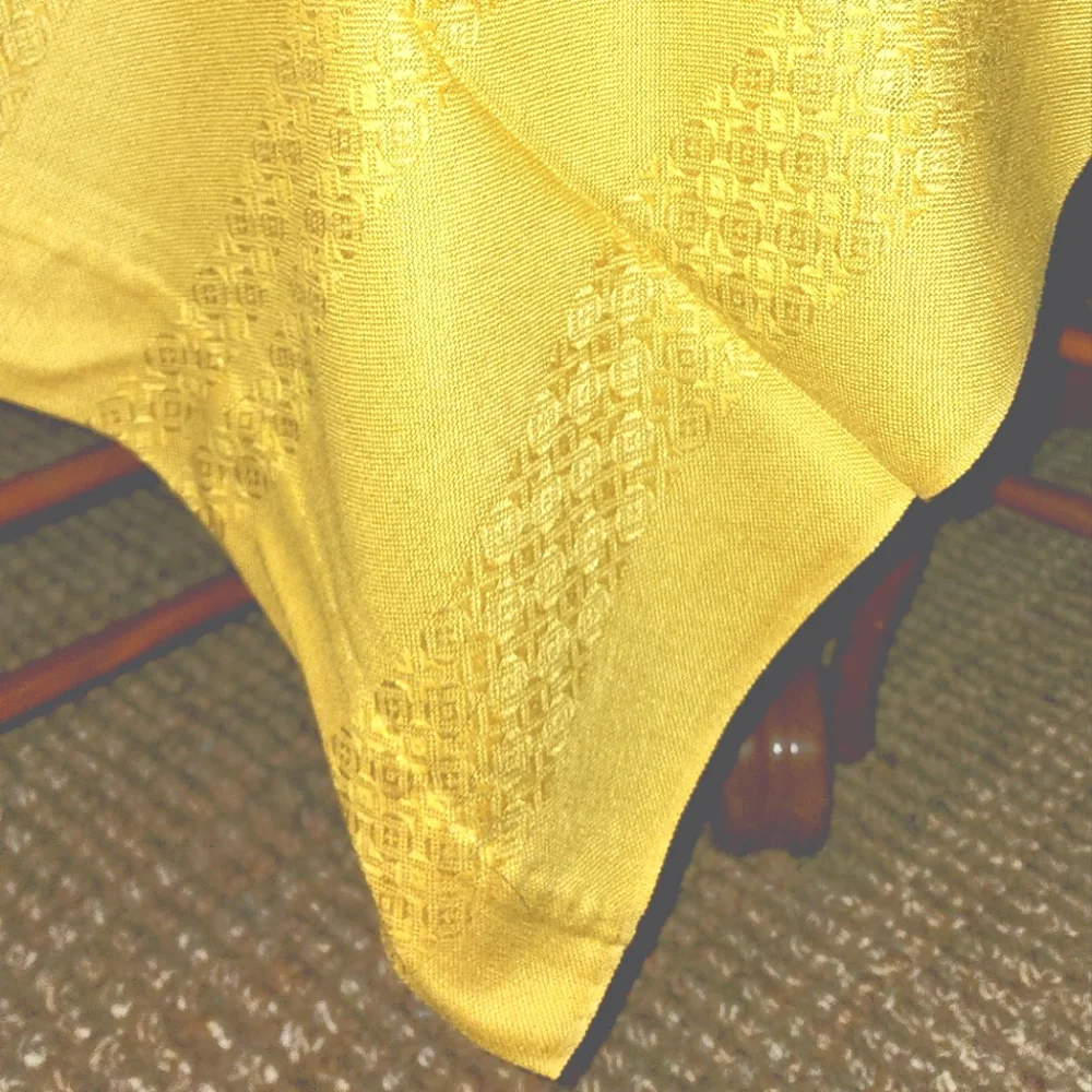 Luxury Table Linen Golden tablecloth 78x60 hand sewn - Picture 9 of 14